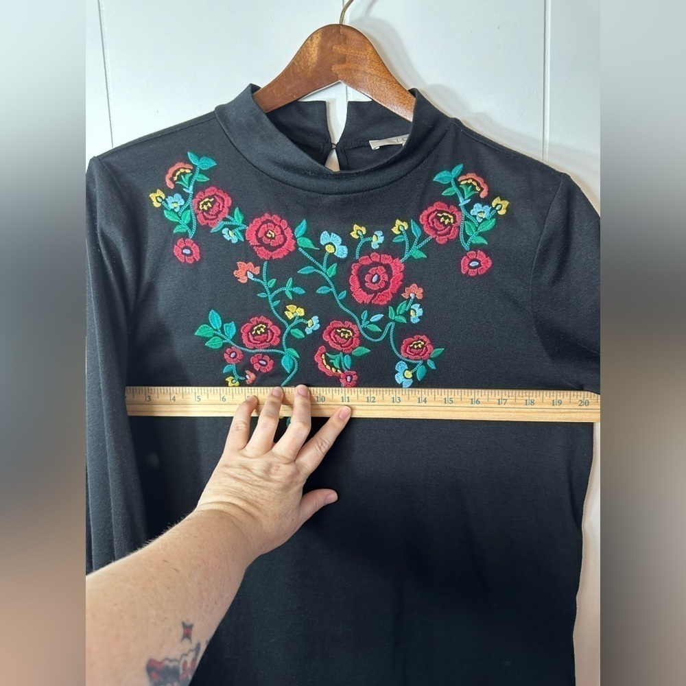 NWT Loft Black Long Sleeve Top with Floral Embroidery Women’s Size Large - Picture 6 of 12